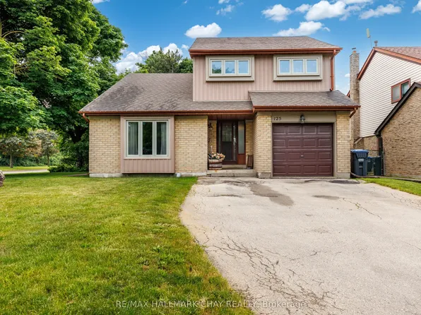125 Royal Palm Dr, Brampton, ON L6Z 1P4