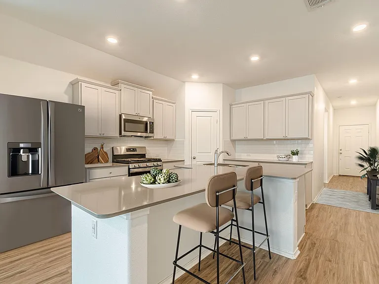 341 Escondido Cir — Photo 4