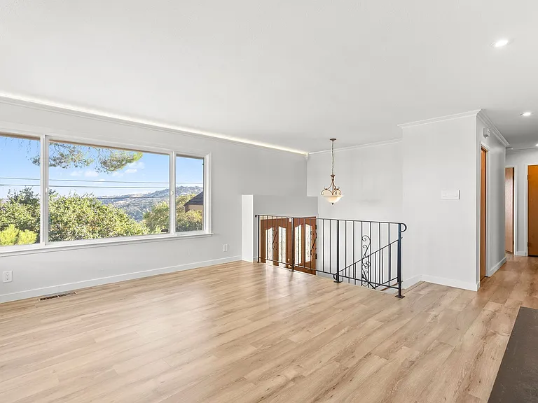 2611 Ponce Ave — Photo 8