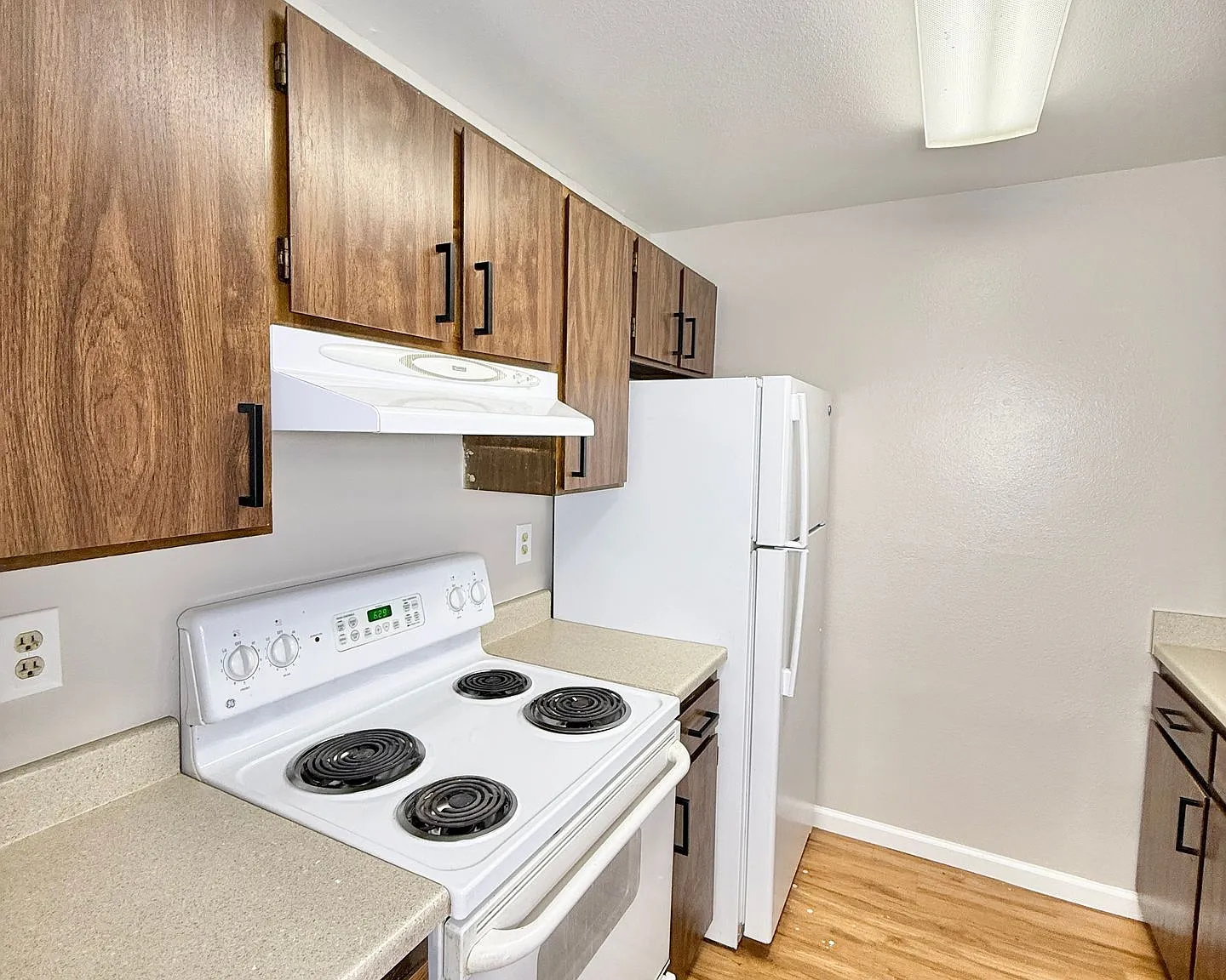 1785 Zebulon Dr — Photo 2