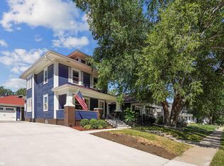 905 E 1st St, Pella, IA 50219