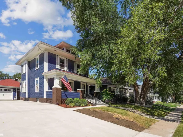 905 E 1st St, Pella, IA 50219
