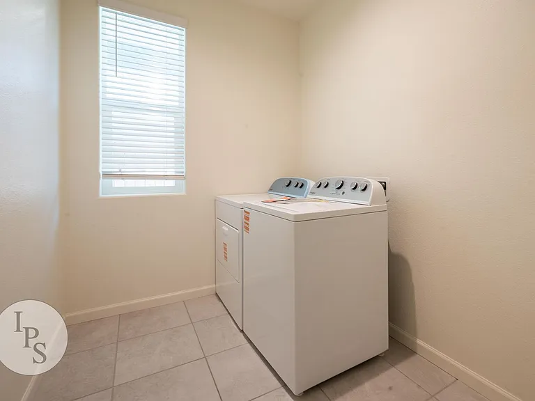1457 Las Rosas Ave — Photo 13