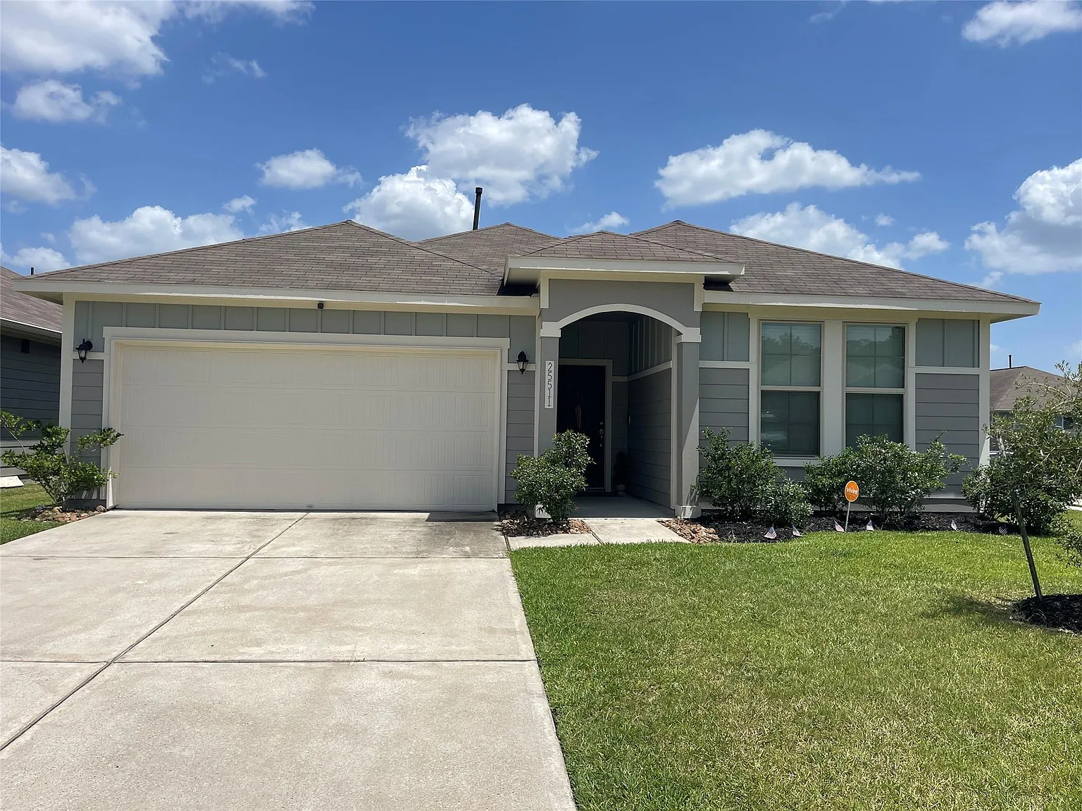 4 bed, 3.0 bath, 2024 sqft, $2,250 — Photo 2