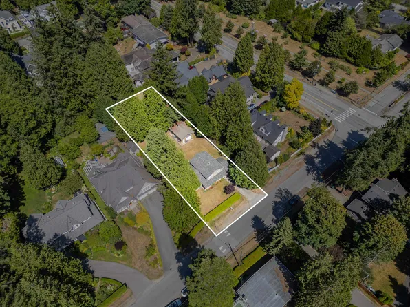 12765 22nd Ave, Surrey, BC V4A 2B9