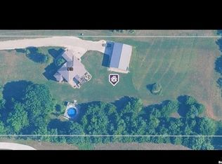 910 E 1938th Rd, Eudora, KS 66025