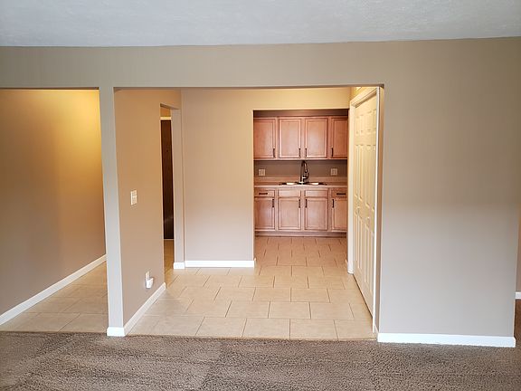 3rd image of 2620 S 70th St #102