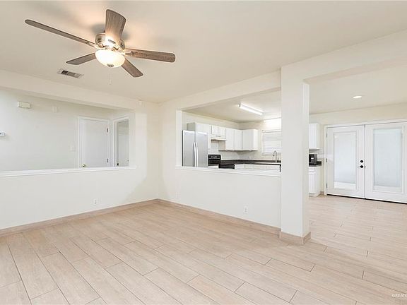 3rd image of 1914 Linsay Blvd