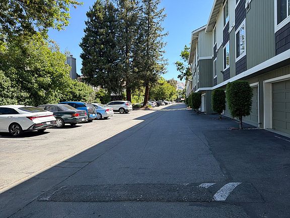 5th image of 2527 Easton Ln APT 11