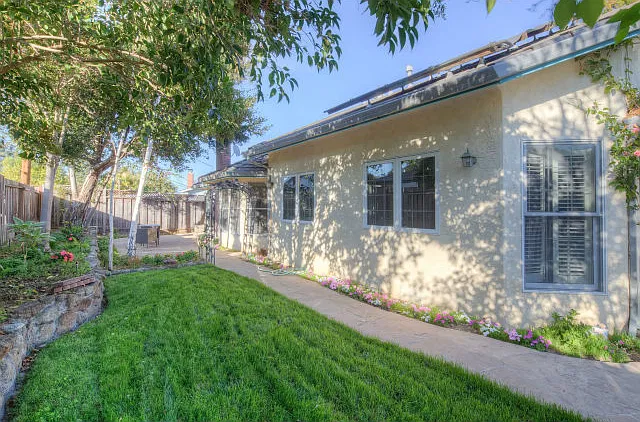 722 Bantry Ct — Photo 24