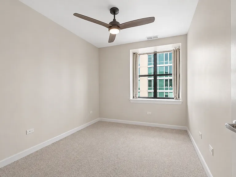 451 W Huron St #1501 — Photo 11