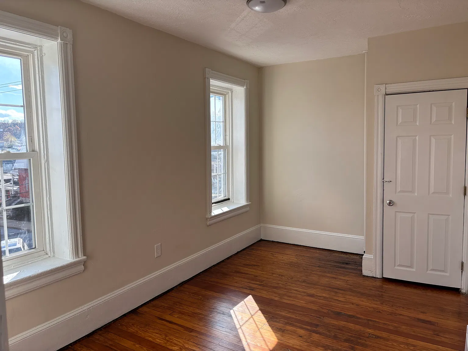 2 bed, 700 sqft, $1,350 — Photo 4