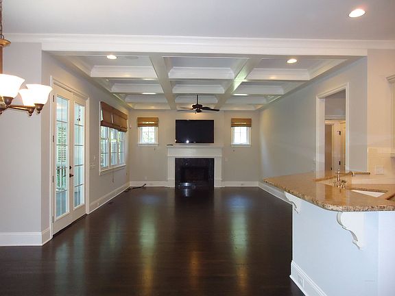 4th image of 162 Hopkinton Dr