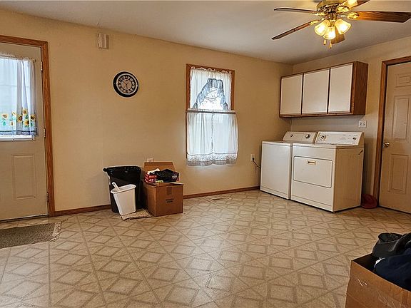 4th image of 206 E 5th St