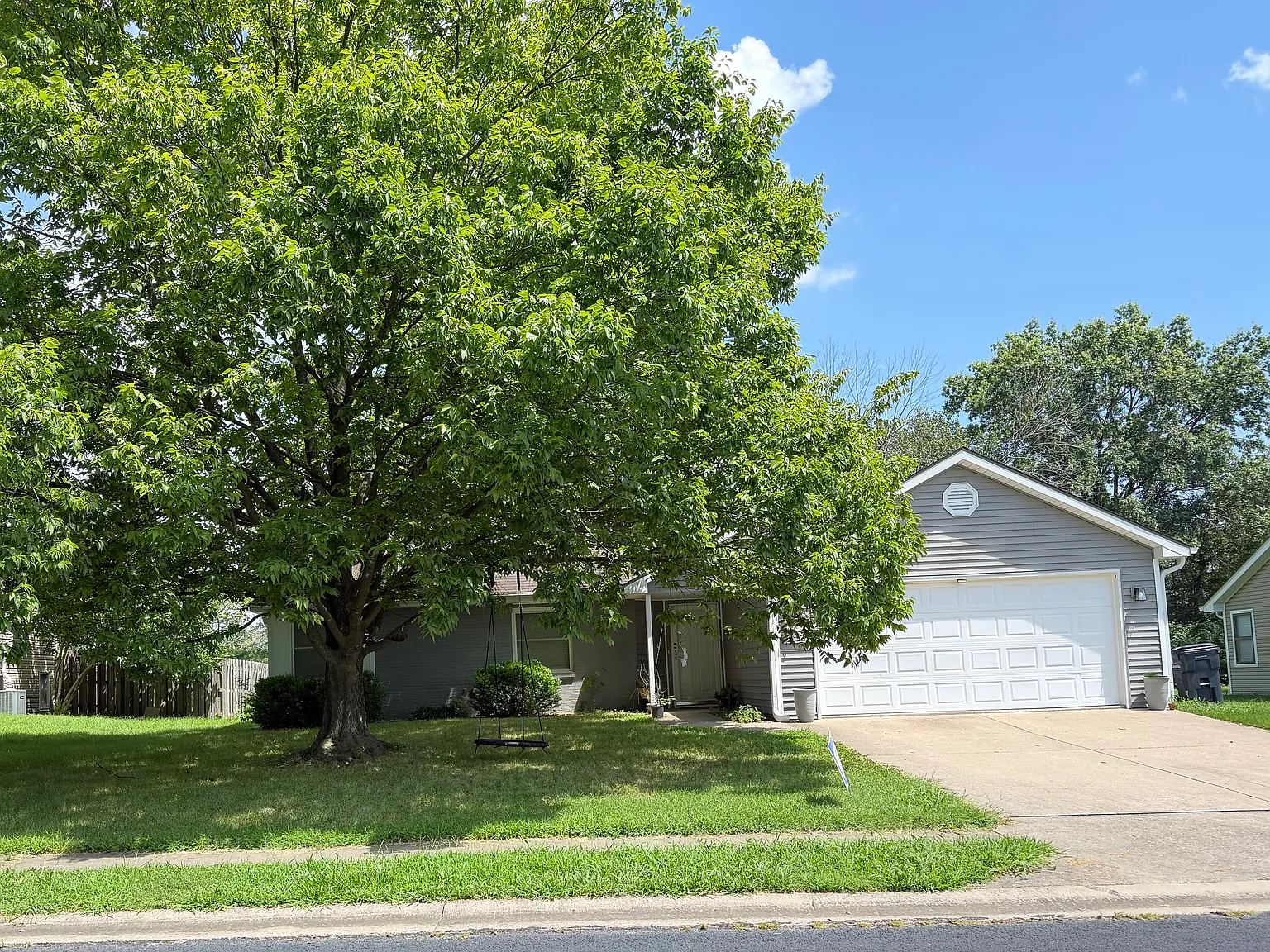 3 bed, 1242 sqft, $2,100 — Photo 1