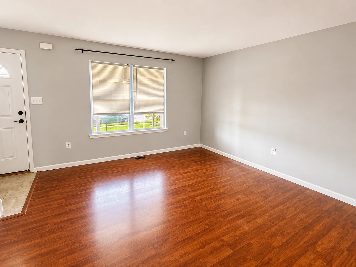 3 bed, 2.5 bath, 1488 sqft — Photo 4