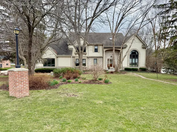 511 Clovercrest Ct, Watertown, WI 53094