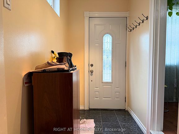 3rd image of 785 Lansdowne Ave