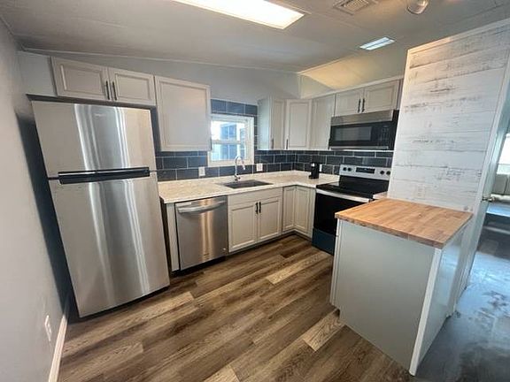 3rd image of 823 Mallard Ln