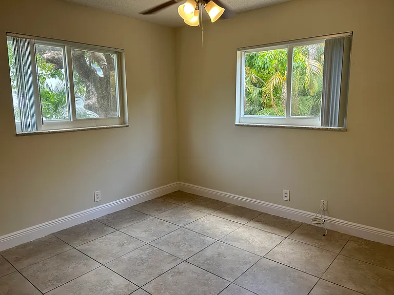 1220 NW 16th Ave #1 — Photo 1