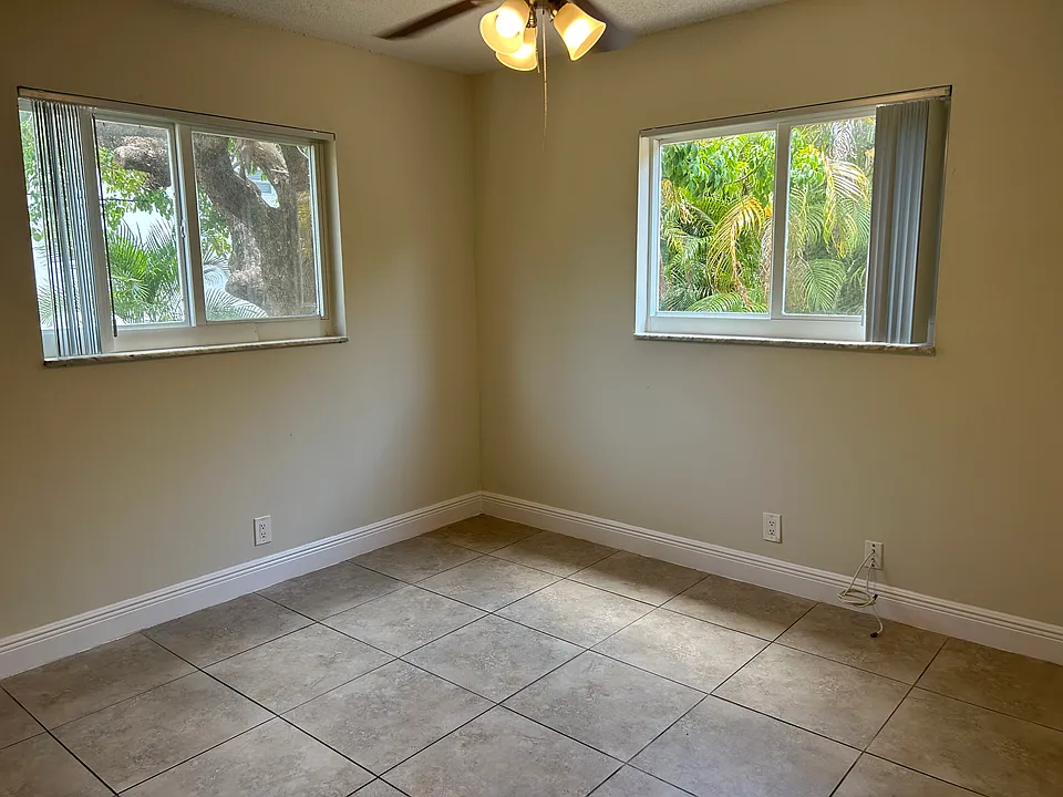 1220 NW 16th Ave #1
