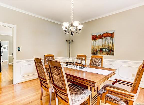 5th image of 16119 Henry Ln