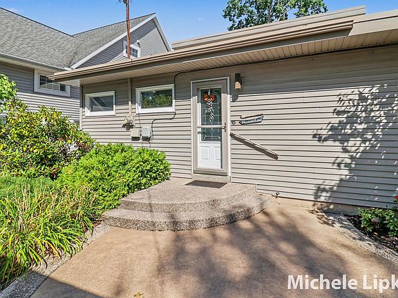 5th image of 570 Bear Lake Rd