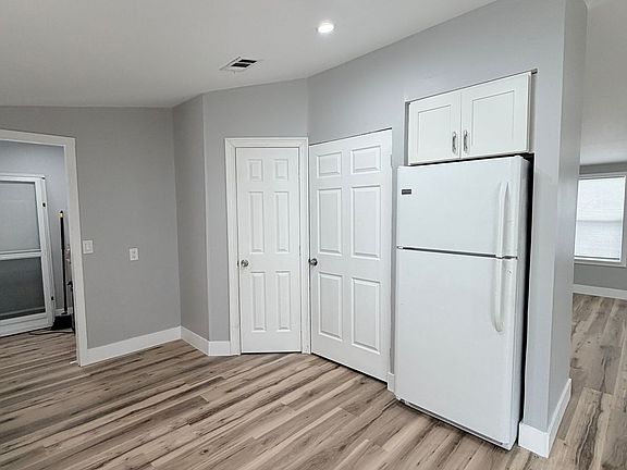 5th image of 5494 Drew St