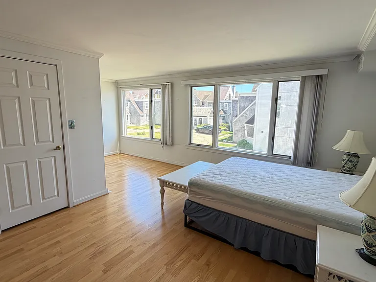 1 Commodore Ct #201 — Photo 11