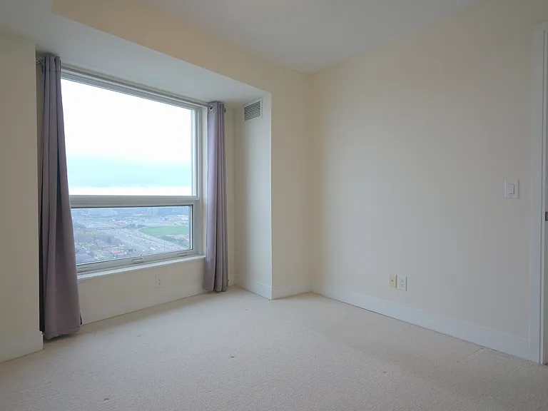 135 Village Green Sq #3925 — Photo 16