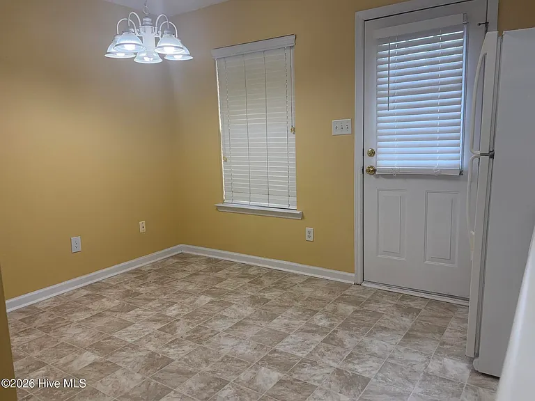 229 Sassafras Ln — Photo 4