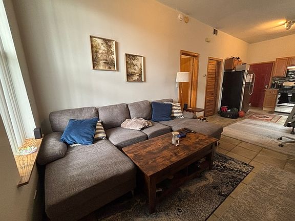 3rd image of 1337 W Huron St APT 3R