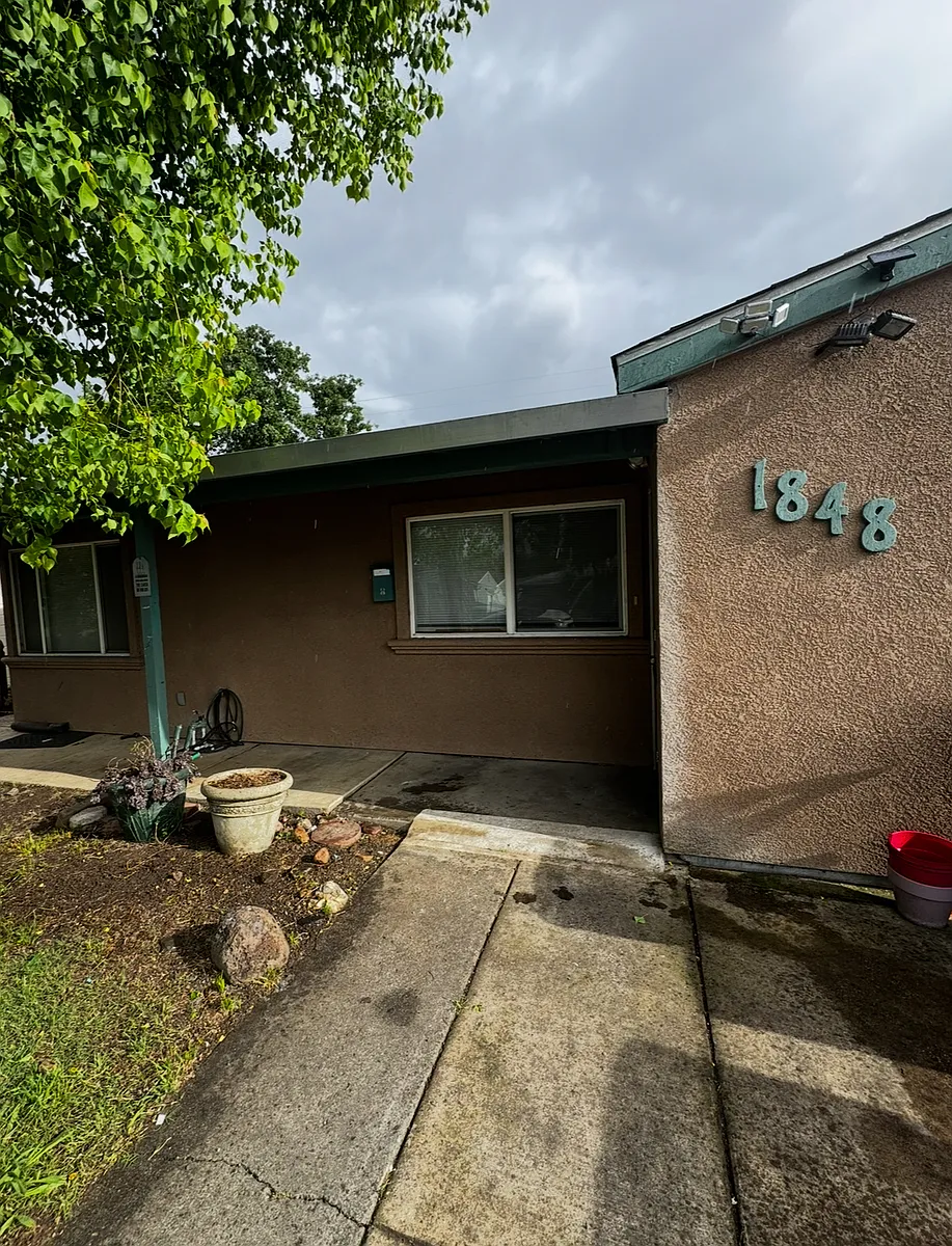 Building Photo - 1848 La Jolla Dr