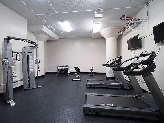 fitness center 