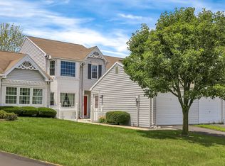 9 Warwick Cir, Mechanicsburg, PA 17050