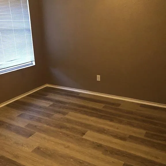 211 Woodley Rd — Photo 10