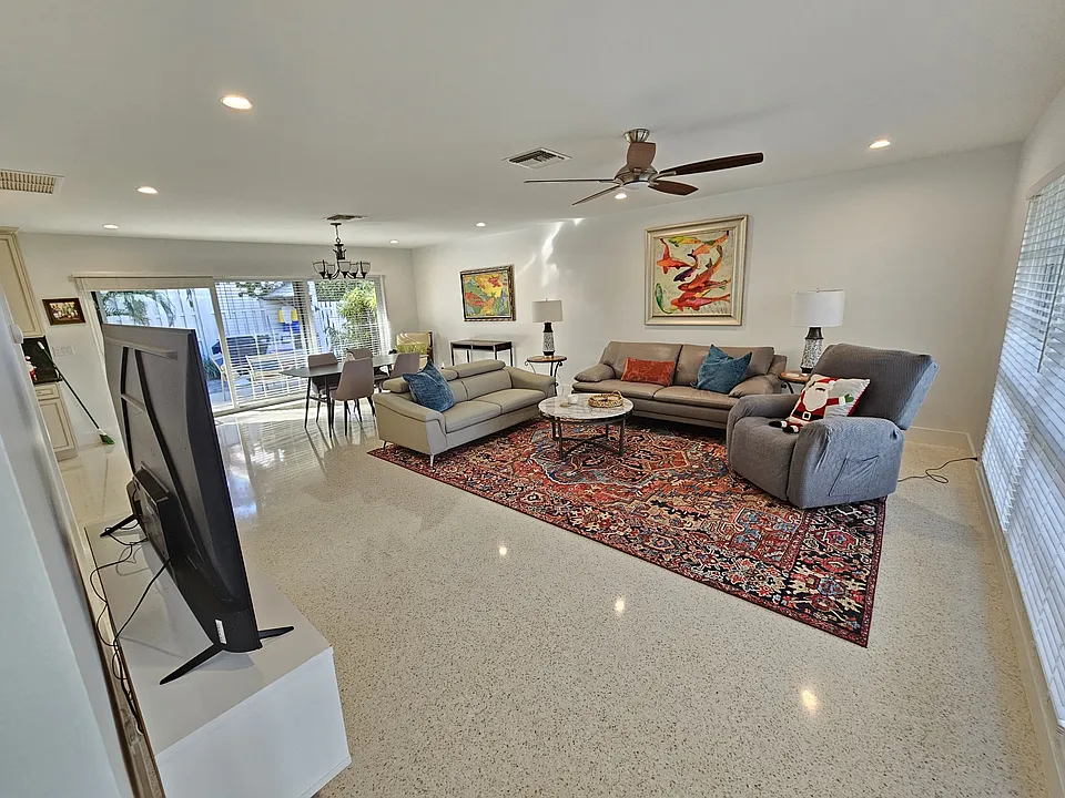 406 Venetian Dr