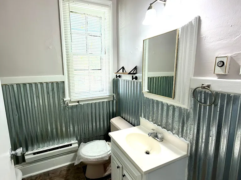 196 N Goodman St — Photo 23