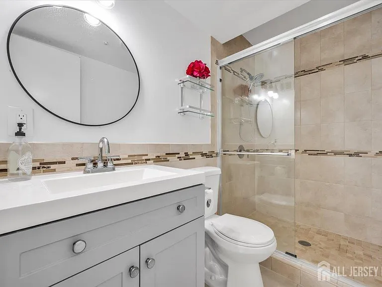 950 Sunset Rdg — Photo 24