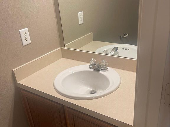 5th image of 2215 Walnut Fair Ln