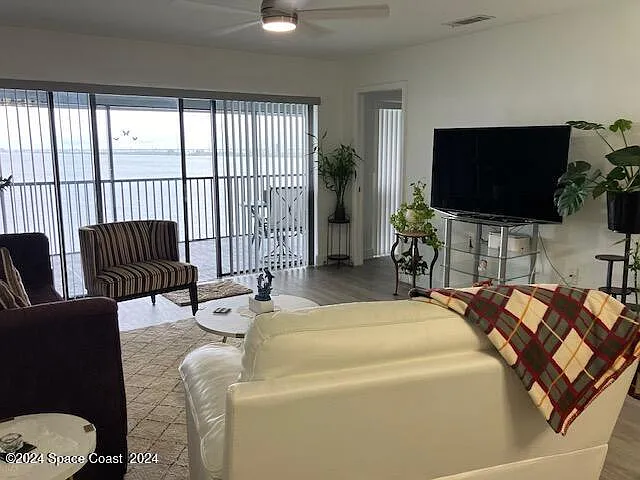 2 bed, 2.0 bath, 1316 sqft, $3,500 — Photo 2
