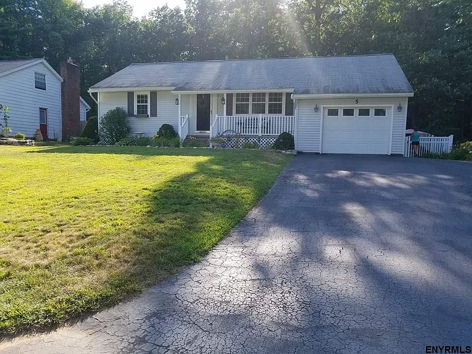 1st image of 5 Ferndell Spring Dr