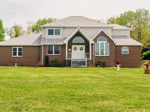 329 Breakiron Rd, Connellsville, PA 15425