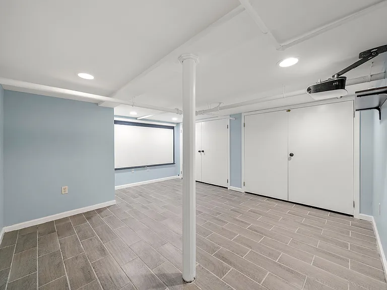 243 Jefferson Ave — Photo 23