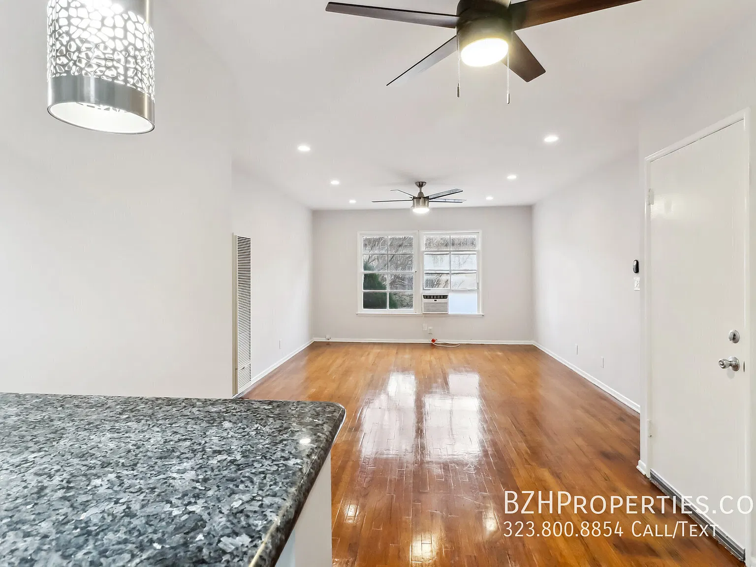 Bright Valley Village 2BR with Renovated Kitchen & Parking — Photo 4