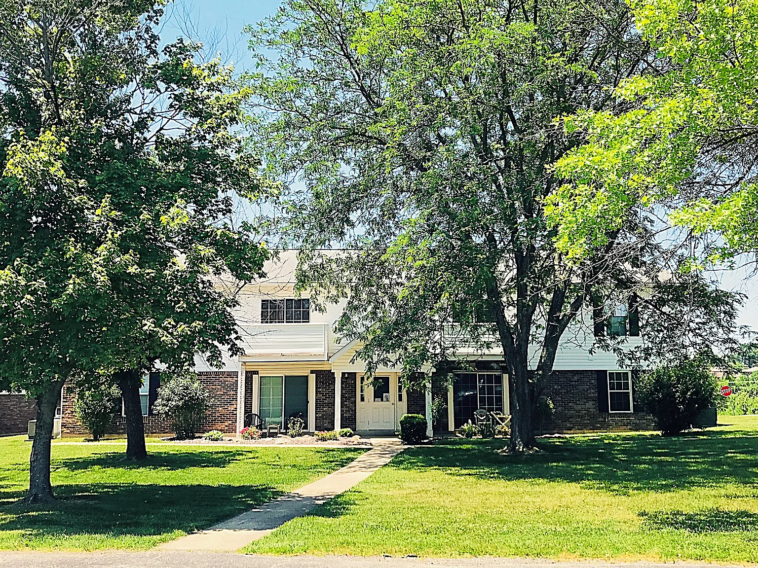 2 bed, 1000 sqft, $1,250 — Photo 1