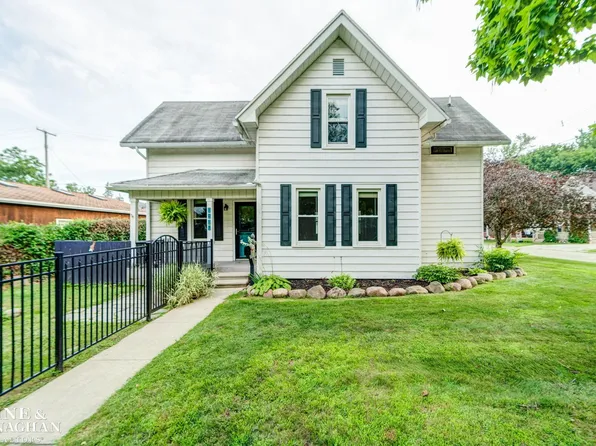 1015 Cass St, Saint Clair, MI 48079