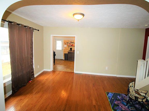 3rd image of 966 E Newell St