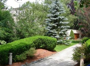 30 The Ledges Rd, Newton, MA 02459