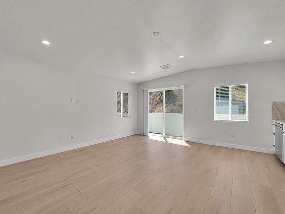 3rd image of 1750 Hanford Dr #2